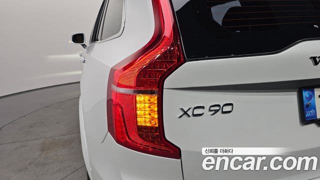 Volvo XC90 2022 — Photo 16/35