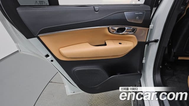 Volvo XC90 2022 — Photo 31/35
