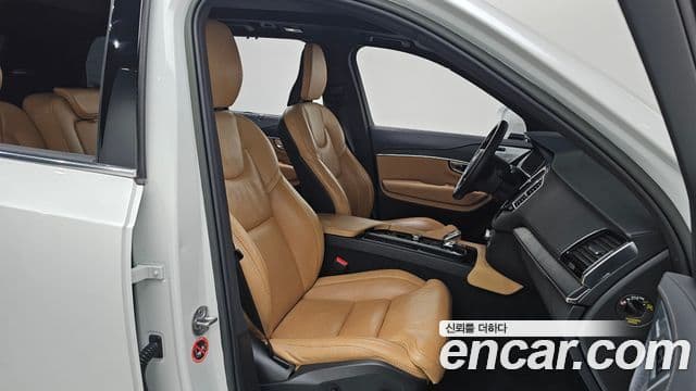 Volvo XC90 2022 — Photo 22/35