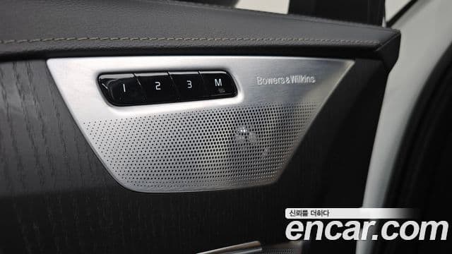 Volvo XC90 2022 — Photo 30/35