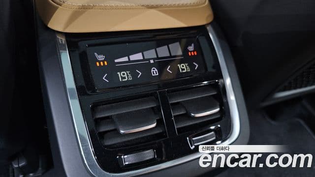 Volvo XC90 2022 — Photo 24/35