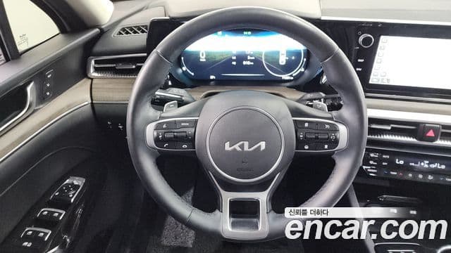 Kia K5 2023 — Şəkil 13/20