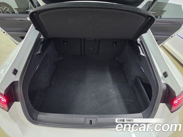 Volkswagen Arteon 2022 — ფოტო 18/20
