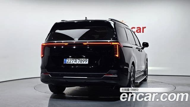 Kia Carnival 2023 — ფოტო 4/20