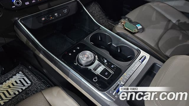 Kia Carnival 2023 — ფოტო 9/20