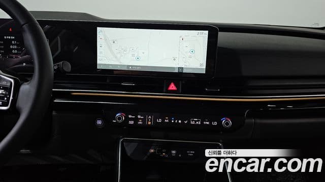Kia Carnival 2023 — ფოტო 13/20