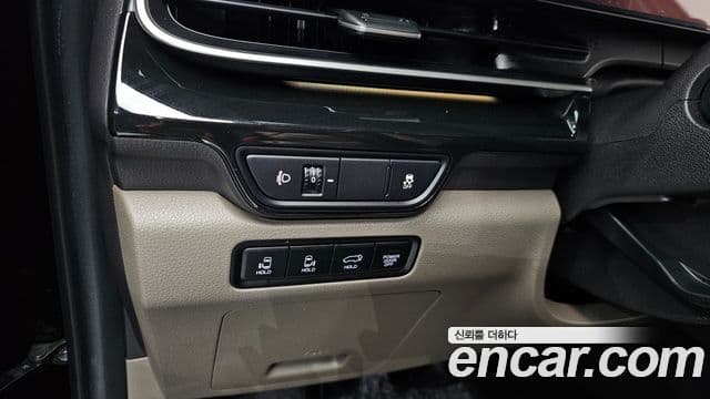 Kia Carnival 2023 — ფოტო 16/20