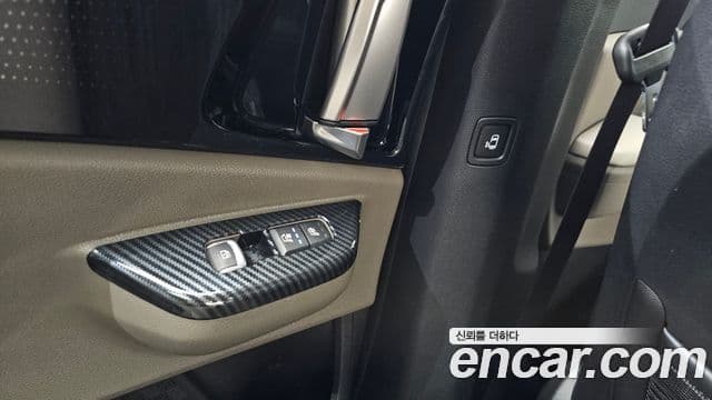 Kia Carnival 2023 — ფოტო 18/20