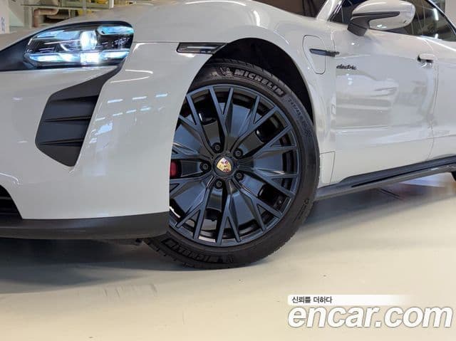 Porsche Taycan 2022 — Şəkil 17/20