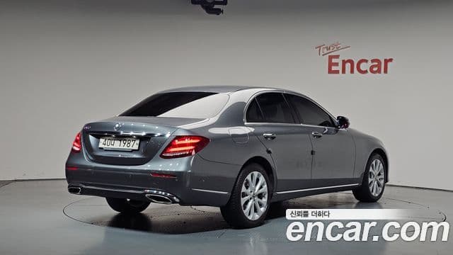 Mercedes-Benz E-Class 2019 — ფოტო 2/20