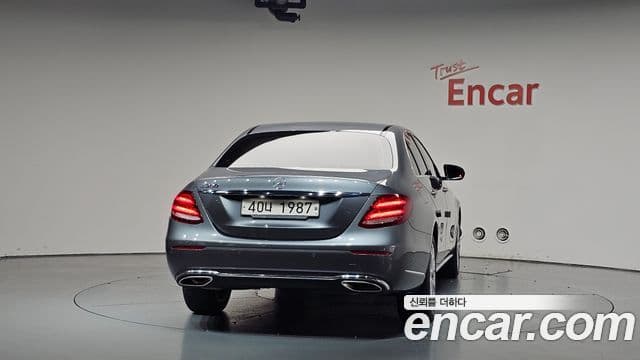 Mercedes-Benz E-Class 2019 — ფოტო 4/20