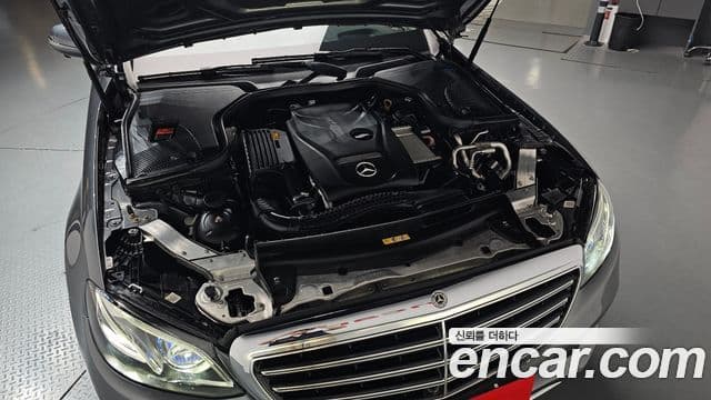 Mercedes-Benz E-Class 2019 — ფოტო 6/20
