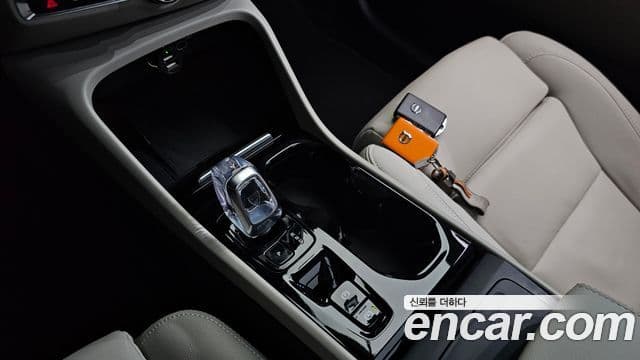Volvo XC40 2024 — ფოტო 9/20