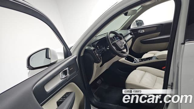 Volvo XC40 2024 — ფოტო 10/20