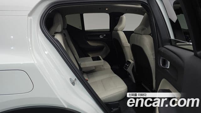 Volvo XC40 2024 — ფოტო 11/20