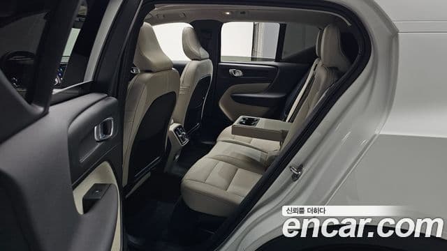 Volvo XC40 2024 — ფოტო 12/20