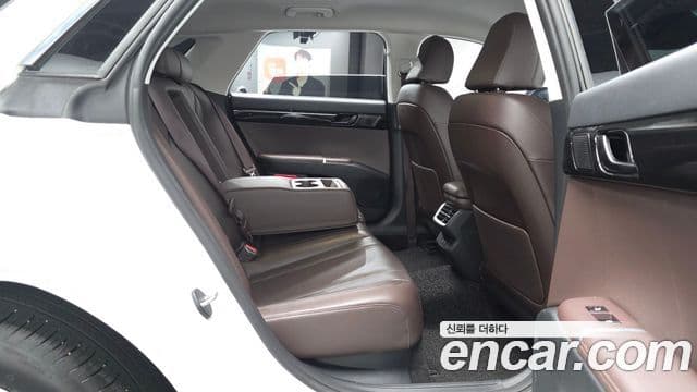 Hyundai Grandeur 2023 — ფოტო 11/20