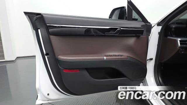 Hyundai Grandeur Hybrid 2023 — Photo 11/34