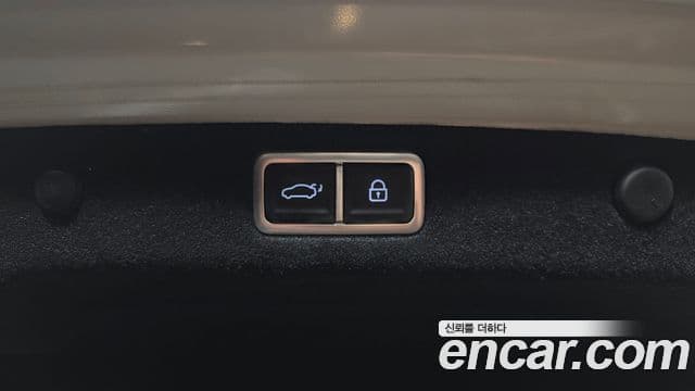 Hyundai Grandeur Hybrid 2023 — Photo 30/34