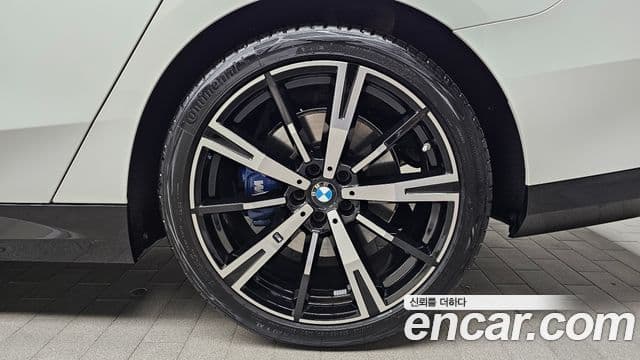 BMW 5 Series 2025 — Photo 27/32