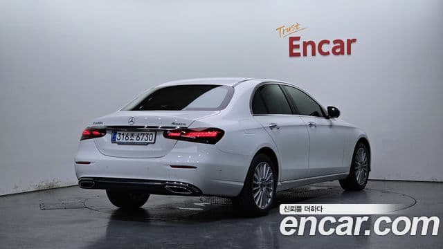 Mercedes-Benz E-Class 2023 — Фото 2/20