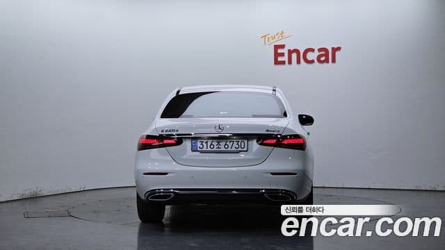 Mercedes-Benz E-Class 2023 — Фото 4/20