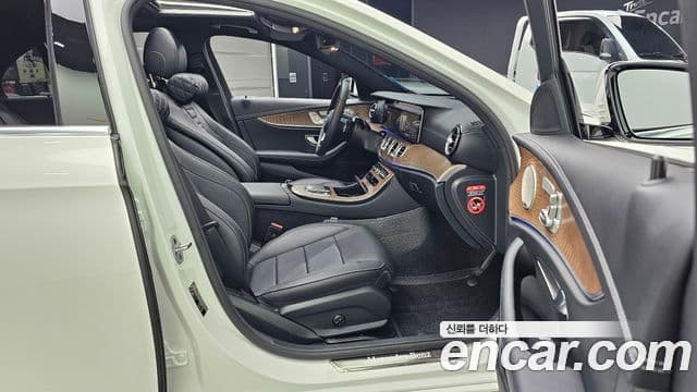 Mercedes-Benz E-Class 2023 — Фото 11/20