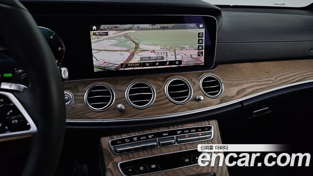 Mercedes-Benz E-Class 2023 — Фото 14/20