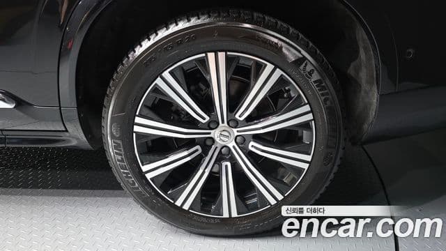Volvo XC90 2021 — ფოტო 2/25