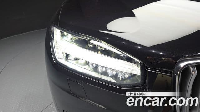 Volvo XC90 2021 — ფოტო 19/25
