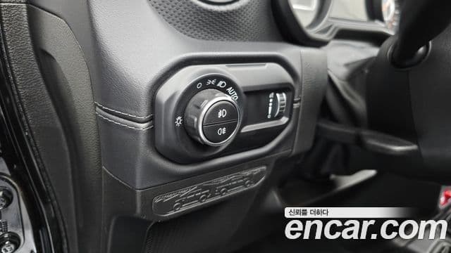 Jeep Wrangler 2024 — ფოტო 17/20