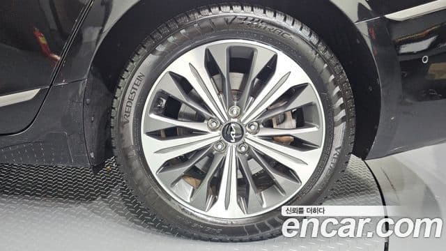 Kia K8 2022 — Photo 2/32