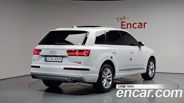 Audi Q7 2019 — Фото 2/20