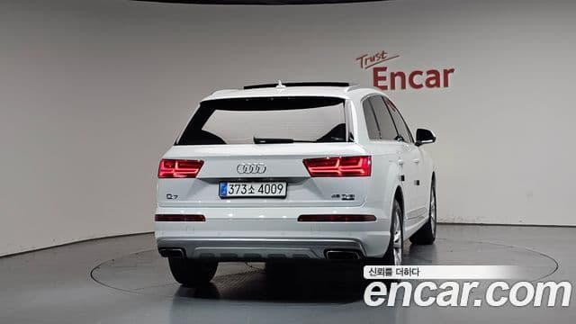 Audi Q7 2019 — Фото 4/20