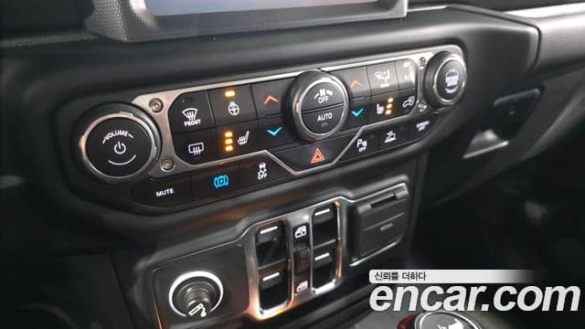 Jeep Wrangler 2022 — Şəkil 17/20