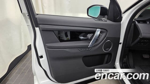 Land Rover Discovery Sport 2020 — Photo 9/33