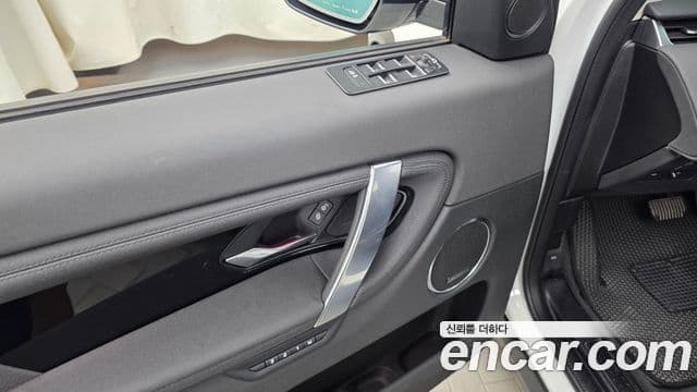Land Rover Discovery Sport 2020 — Photo 7/33