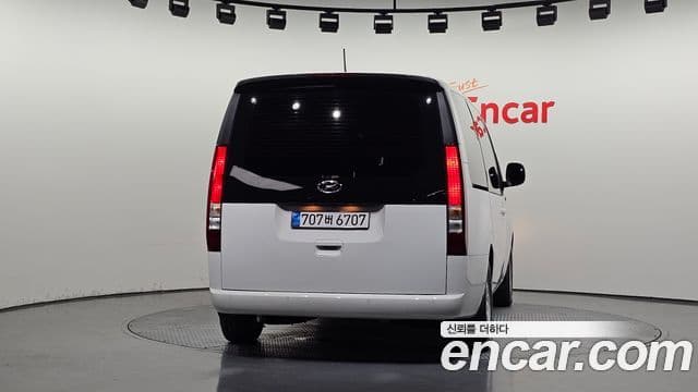 Hyundai Staria 2023 — Фото 4/20