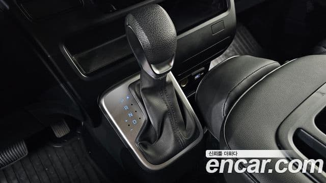Hyundai Staria 2023 — Фото 9/20
