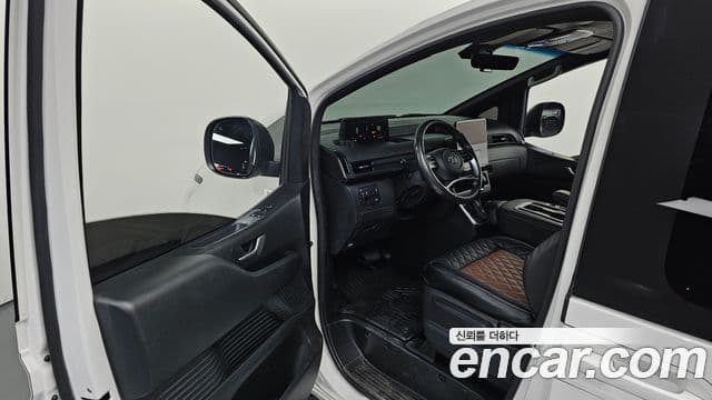 Hyundai Staria 2023 — Фото 10/20