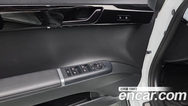 Hyundai Grandeur 2023 — ფოტო 17/20