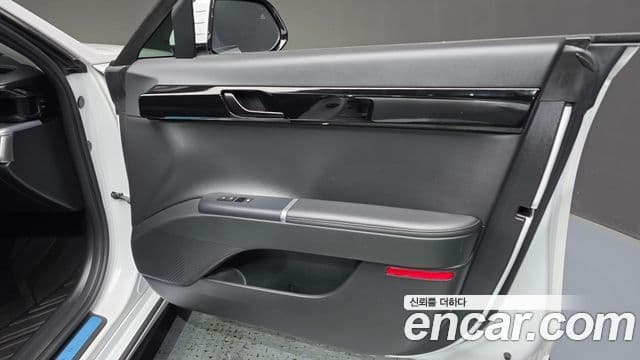 Hyundai Grandeur Hybrid 2023 — Photo 12/32