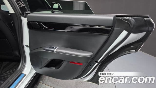 Hyundai Grandeur Hybrid 2023 — Photo 14/32