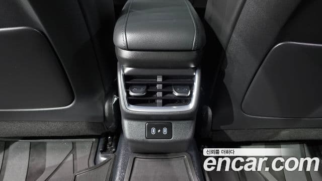 Hyundai Grandeur Hybrid 2023 — Photo 9/32