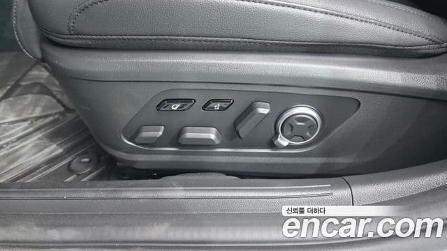 Hyundai Grandeur Hybrid 2023 — Photo 8/32