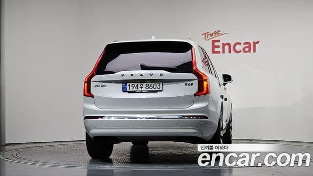 Volvo XC90 2023 — ფოტო 4/20