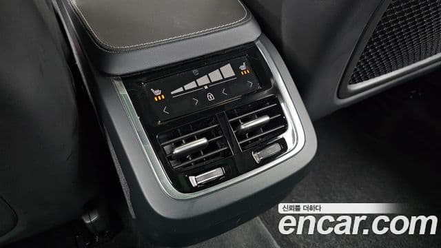 Volvo XC90 2023 — ფოტო 18/20