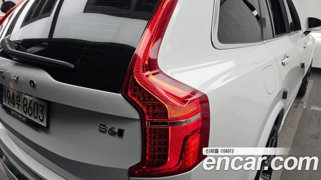 Volvo XC90 2023 — Photo 18/35
