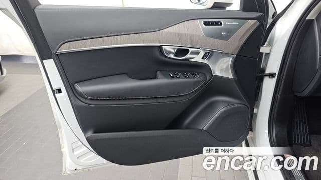 Volvo XC90 2023 — Photo 3/35