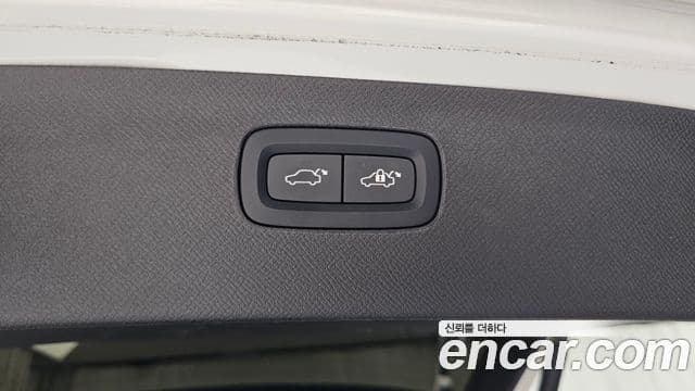 Volvo XC90 2023 — Photo 30/35